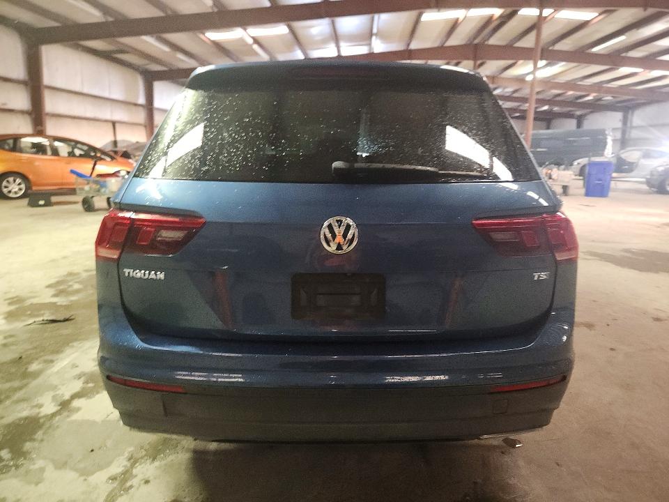 Продажа на аукционе авто 2018 Volkswagen Tiguan, vin: 3VV1B7AX0JM059116, номер лота: 62354926