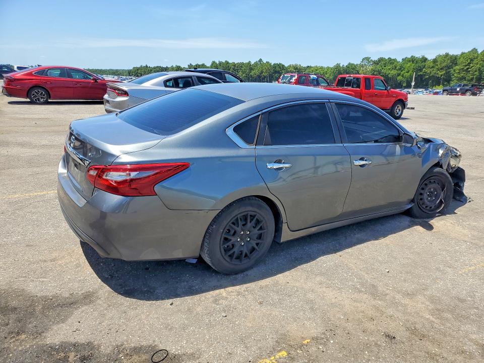 2018 Nissan Altima მანქანა იყიდება აუქციონზე, vin: 1N4AL3AP7JC261706, აუქციონის ნომერი: 61196436