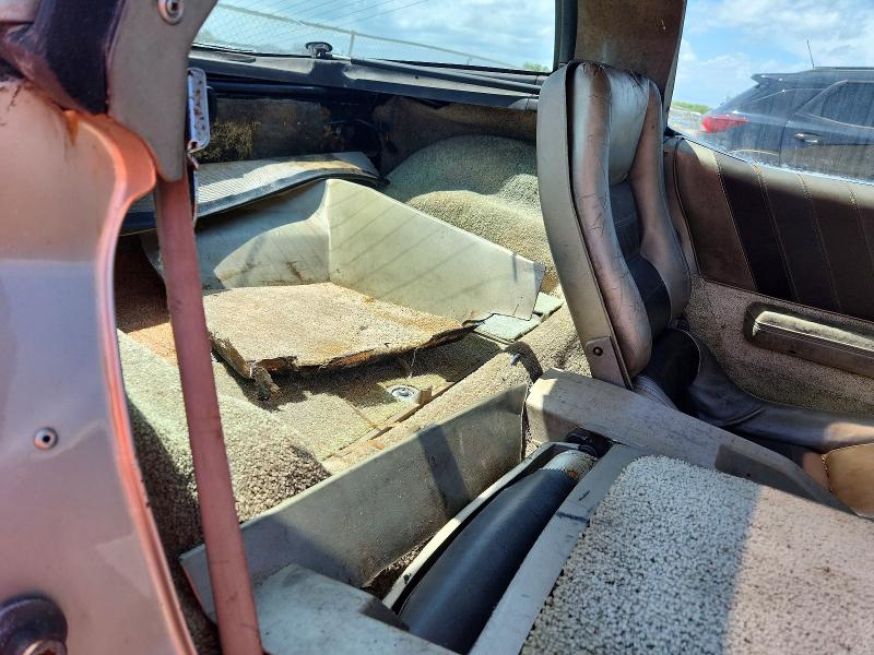 62755586 :رقم المزاد ، 1G1AY0788C5121304 vin ، 1982 Chevrolet Corvette مزاد بيع