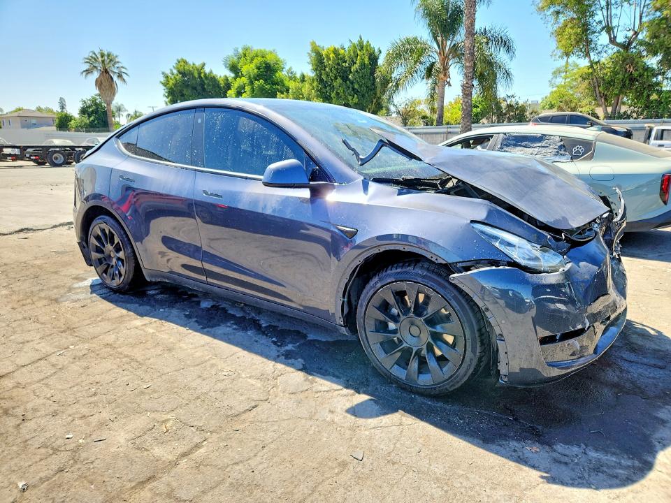 60846376 :رقم المزاد ، 5YJYGDED8MF124395 vin ، 2021 Tesla Model  Y مزاد بيع