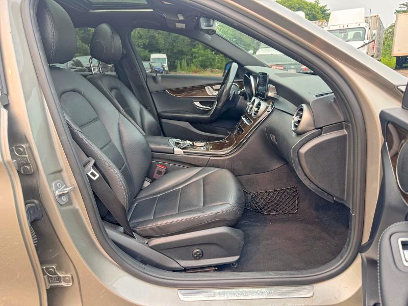 61435606 :رقم المزاد ، 55SWF8EB5KU305546 vin ، 2019 Mercedes-benz C مزاد بيع