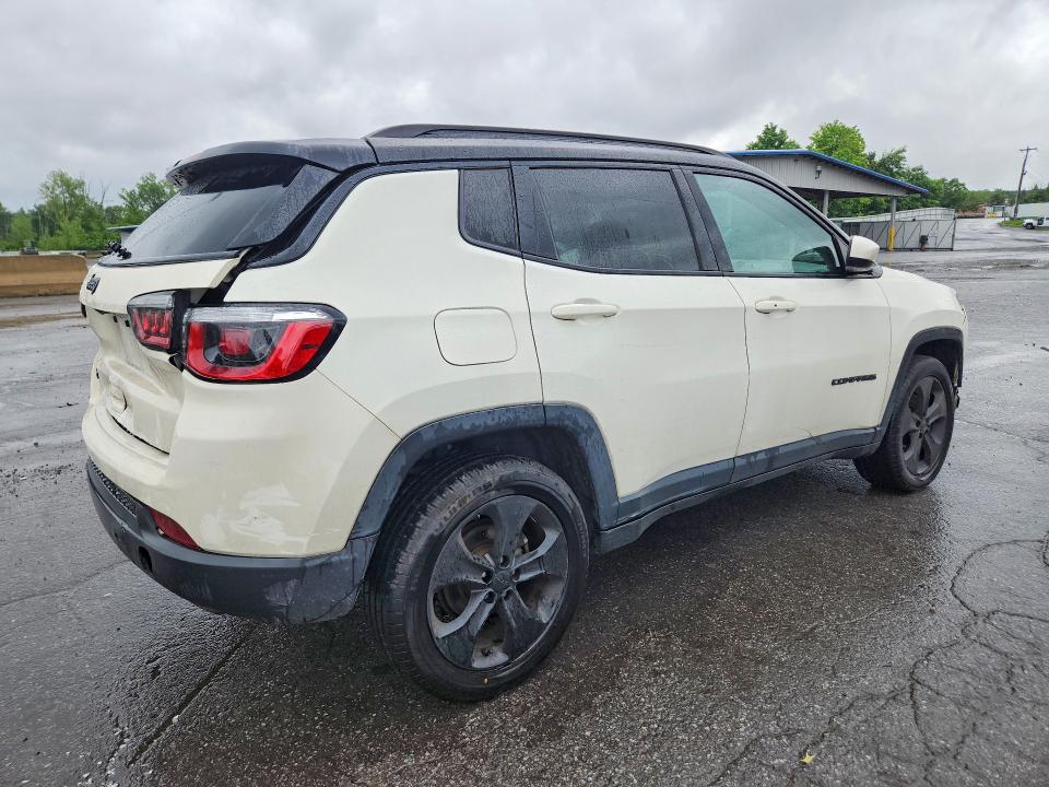 62598176 :رقم المزاد ، 3C4NJDBB6JT402022 vin ، 2018 Jeep Compass مزاد بيع
