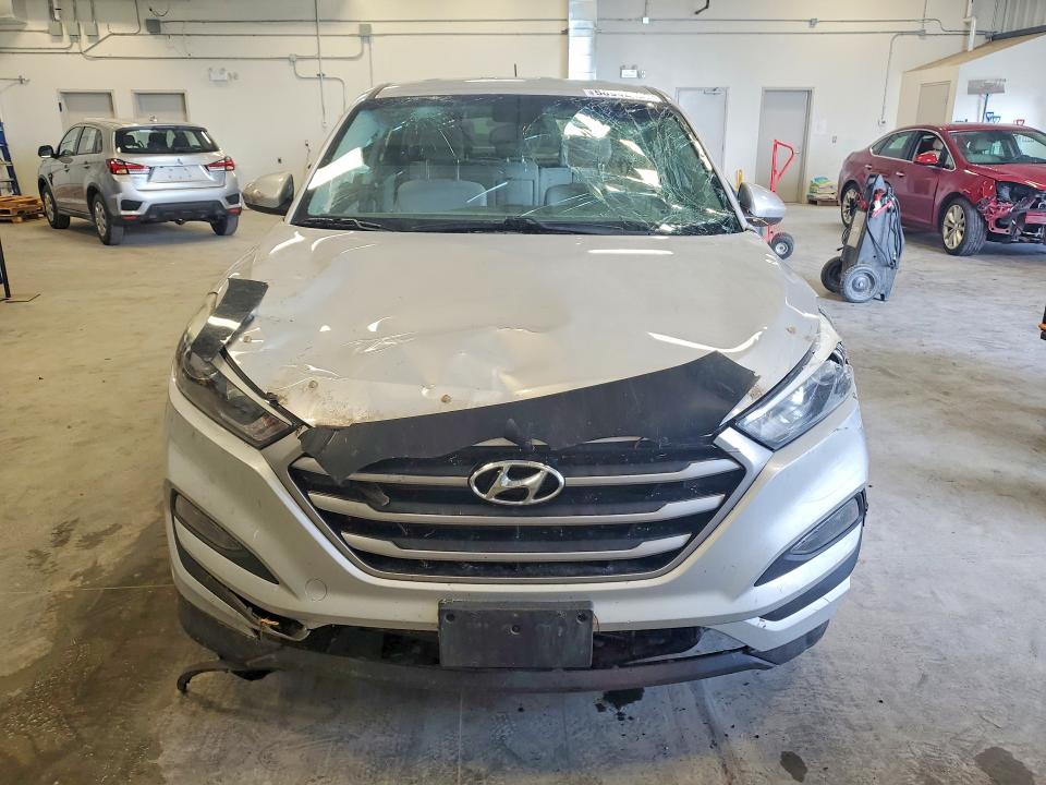 2017 Hyundai Tucson მანქანა იყიდება აუქციონზე, vin: KM8J2CA43HU558572, აუქციონის ნომერი: 58942186