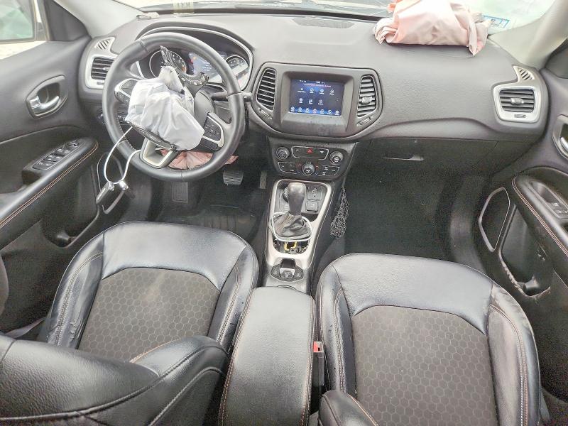60738976 :رقم المزاد ، 3C4NJDBB0HT646520 vin ، 2017 Jeep Compass مزاد بيع