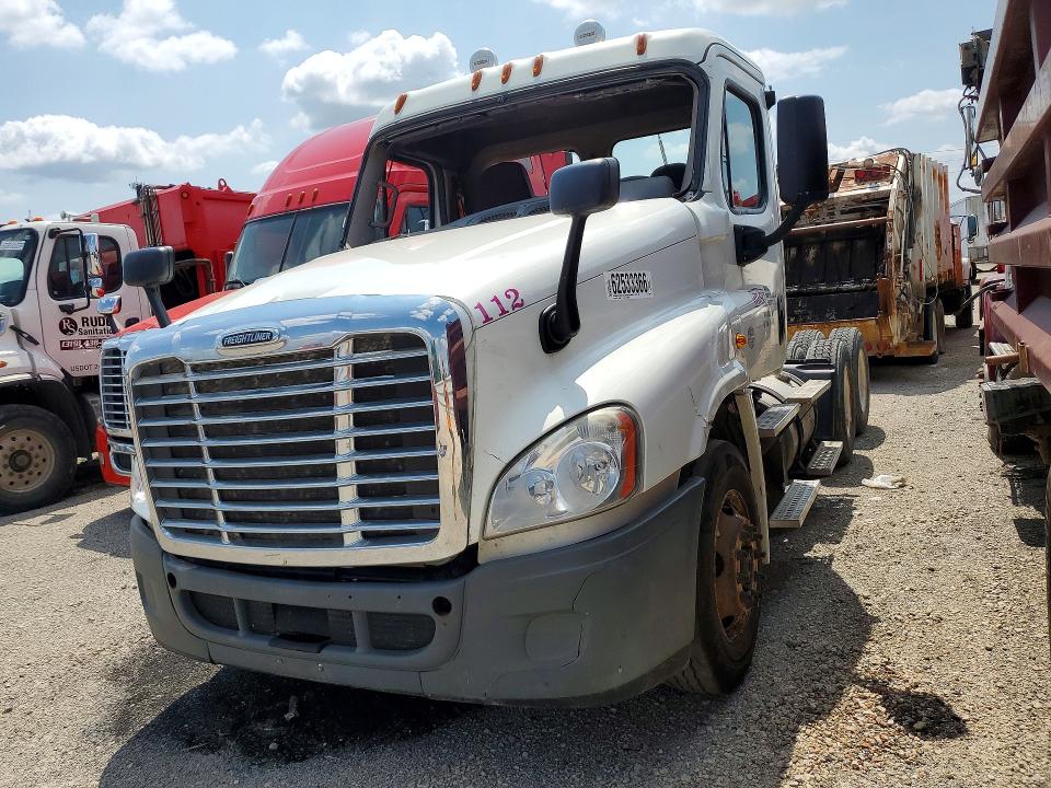 Продажа на аукционе авто 2014 Freightliner Cascadia, vin: 3AKJGEDV3ESFR0607, номер лота: 62533366