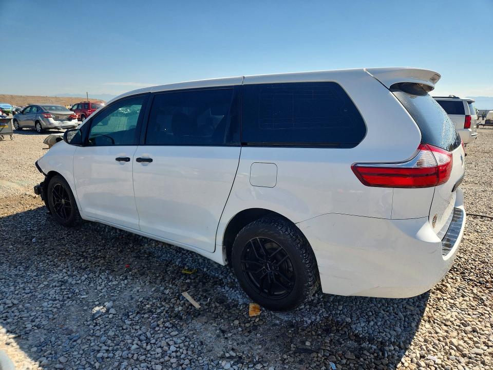 62540566 :رقم المزاد ، 5TDZZ3DC3HS864343 vin ، 2017 Toyota Sienna مزاد بيع