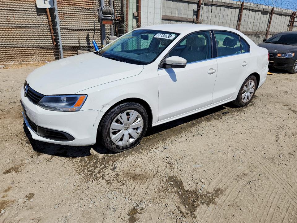 61735636 :رقم المزاد ، 3VWDP7AJ5DM450823 vin ، 2013 Volkswagen Jetta مزاد بيع