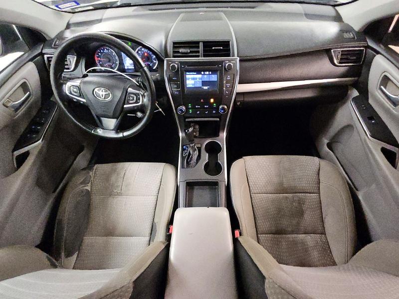 61056836 :رقم المزاد ، 4T1BF1FK6FU043597 vin ، 2015 Toyota Camry مزاد بيع