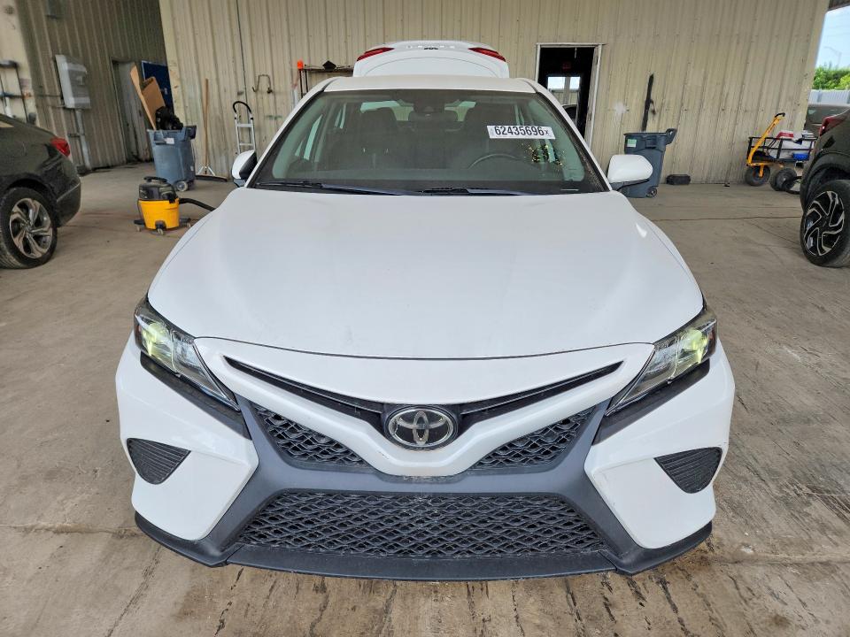 62435696 :رقم المزاد ، 4T1G11AK9LU501785 vin ، 2020 Toyota Camry مزاد بيع