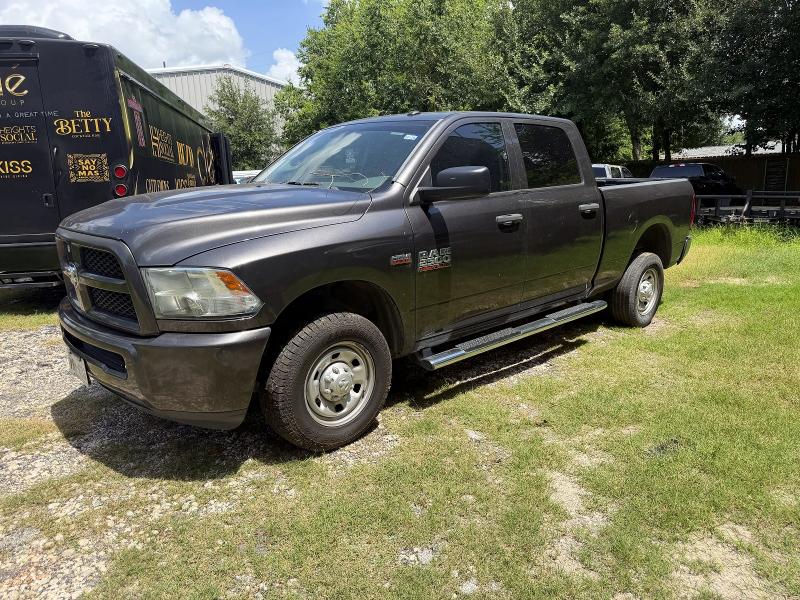 59281986 :رقم المزاد ، 3C6UR4CJ4JG215145 vin ، 2018 Ram 2500 مزاد بيع