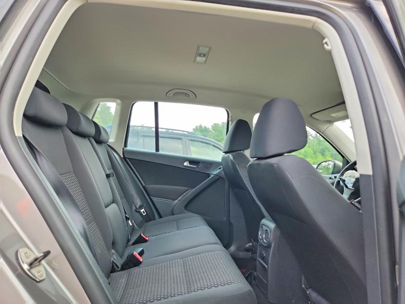 62823676 :رقم المزاد ، WVGBV7AX0AW524449 vin ، 2010 Volkswagen Tiguan مزاد بيع
