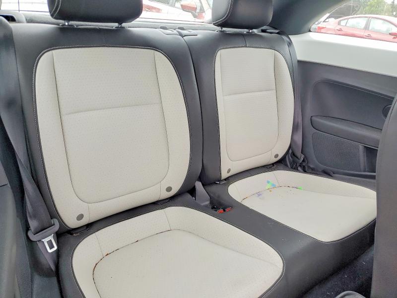 59921926 :رقم المزاد ، 3VWJ17AT6HM606671 vin ، 2017 Volkswagen Beetle مزاد بيع