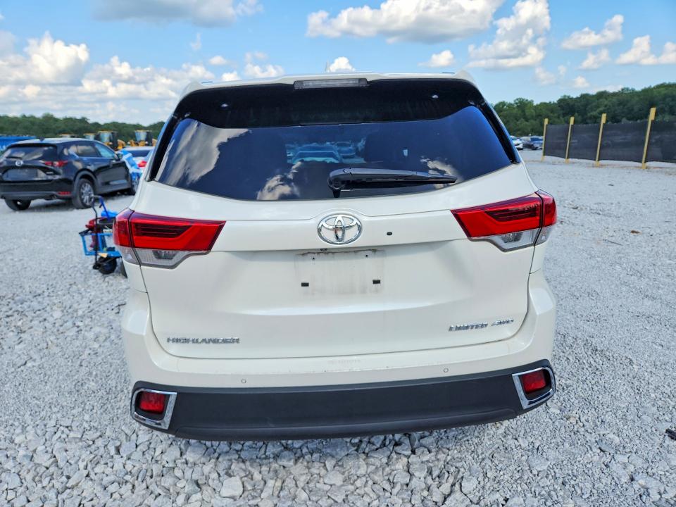 Продаж на аукціоні авто 2018 Toyota Highlander, vin: 5TDDZRFH5JS848379, номер лоту: 61790546