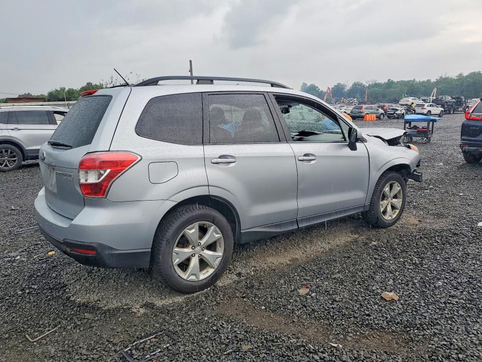 60443916 :رقم المزاد ، JF2SJADC4FH581031 vin ، 2015 Subaru Forester مزاد بيع