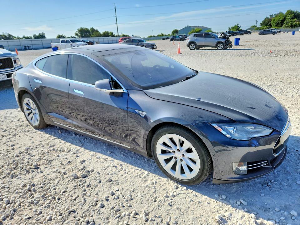 2015 Tesla Model S მანქანა იყიდება აუქციონზე, vin: 5YJSA1E27FF112486, აუქციონის ნომერი: 60631236