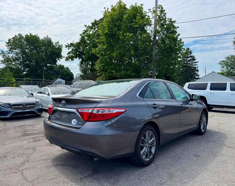 60158646 :رقم المزاد ، 4T1BF1FK1HU341316 vin ، 2017 Toyota Camry مزاد بيع