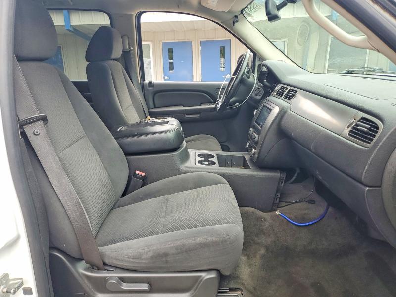 60656796 :رقم المزاد ، 1GNFC16037J207833 vin ، 2007 Chevrolet Suburban مزاد بيع