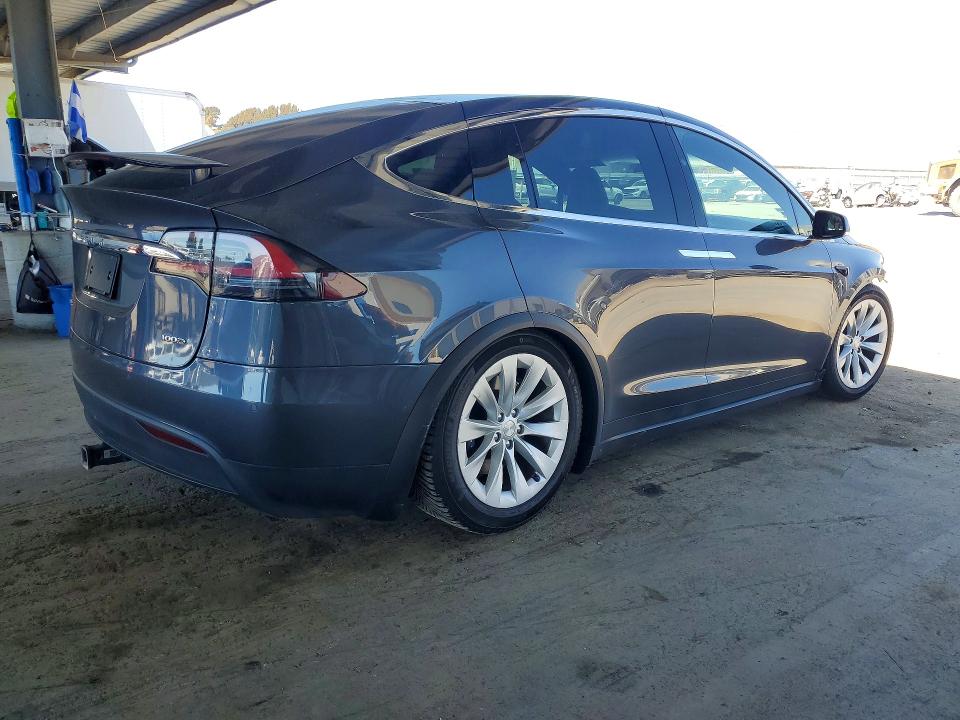 2017 Tesla Model X მანქანა იყიდება აუქციონზე, vin: 5YJXCBE27HF044392, აუქციონის ნომერი: 60775176