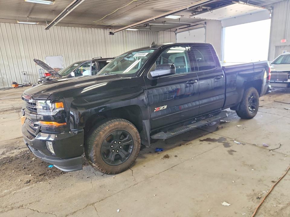 63613976 :رقم المزاد ، 2GCVKREC8J1106046 vin ، 2018 Chevrolet Silverado مزاد بيع