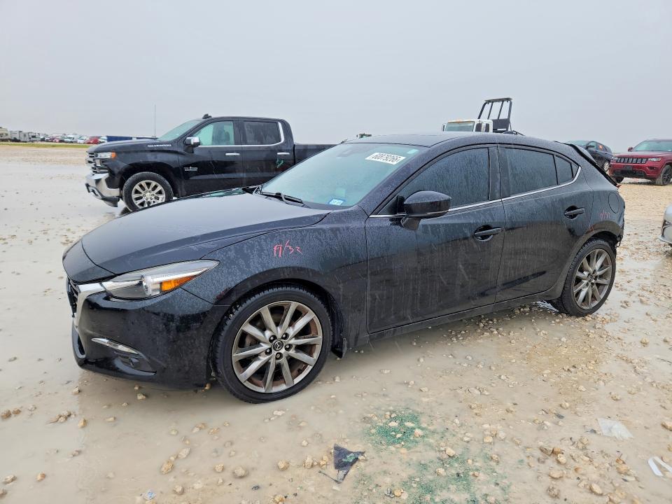 60879266 :رقم المزاد ، 3MZBN1M39JM162418 vin ، 2018 Mazda 3 مزاد بيع