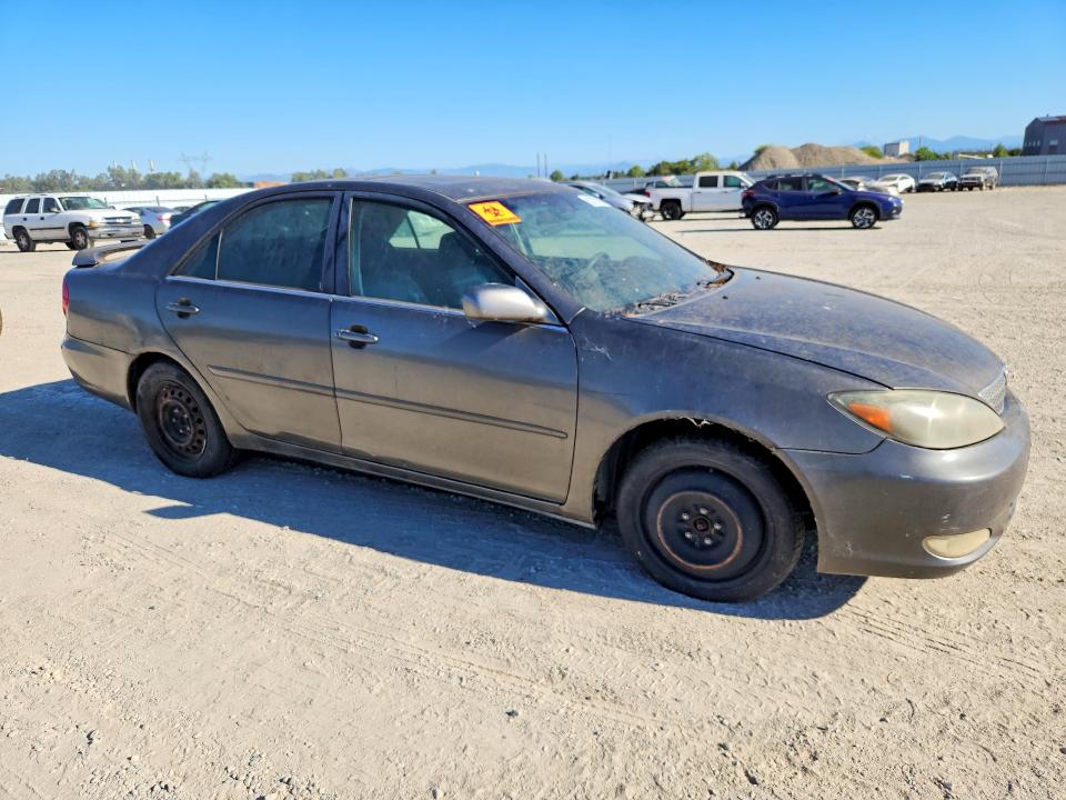 62707186 :رقم المزاد ، JTDBF30KX20026098 vin ، 2002 Toyota Camry مزاد بيع