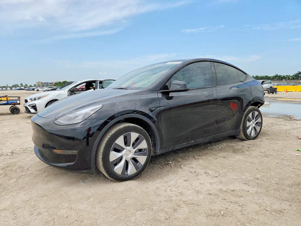 Auction sale of the 2024 Tesla Model Y, vin: 7SAYGDED5RF088143, lot number: 61353816