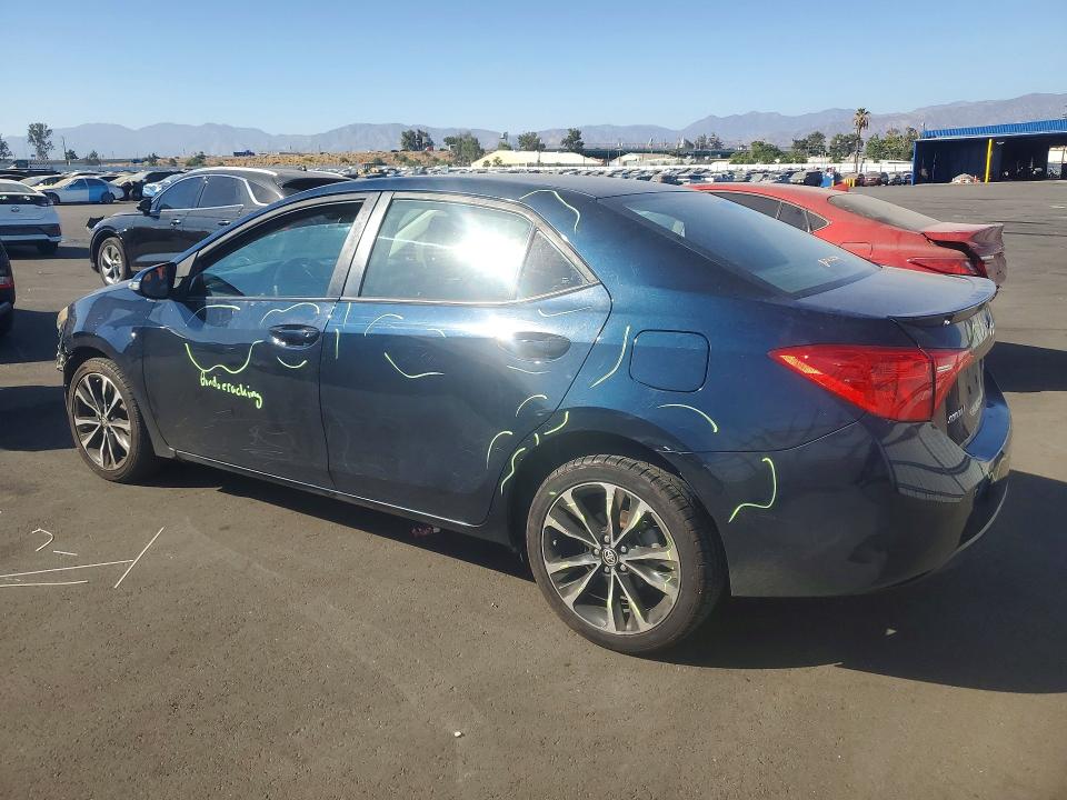 63015596 :رقم المزاد ، 5YFBURHE5JP847671 vin ، 2018 Toyota Corolla مزاد بيع