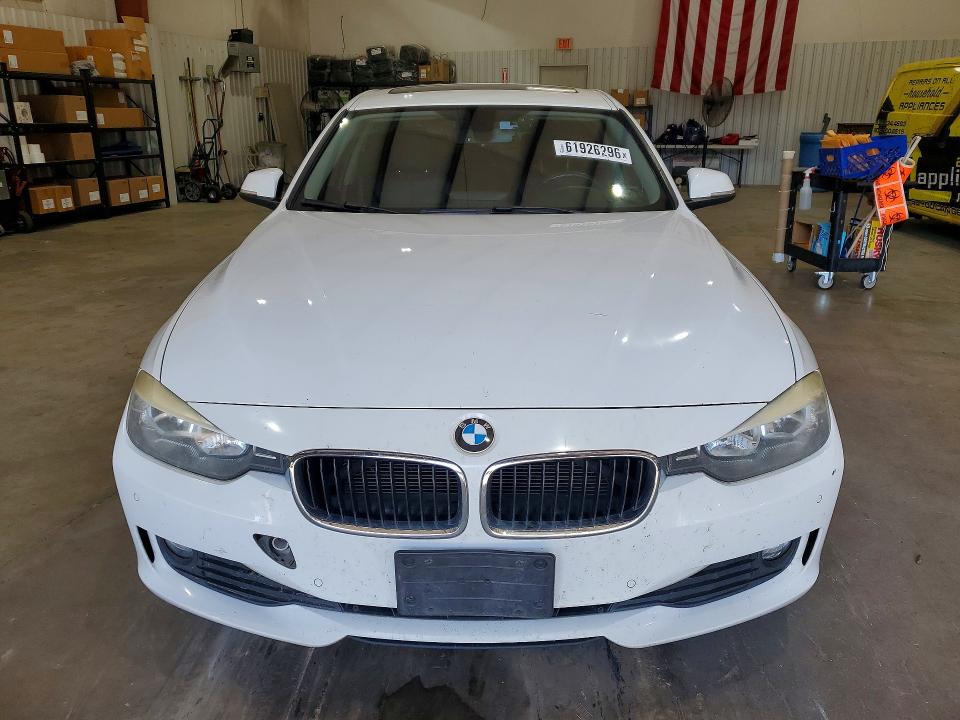 61926296 :رقم المزاد ، WBA3B1C56EK130684 vin ، 2014 Bmw 320 مزاد بيع