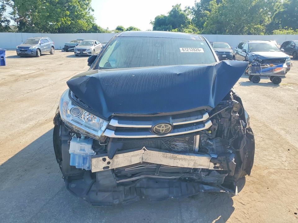 2018 Toyota Highlander მანქანა იყიდება აუქციონზე, vin: 5TDZARFH6JS036487, აუქციონის ნომერი: 61212826