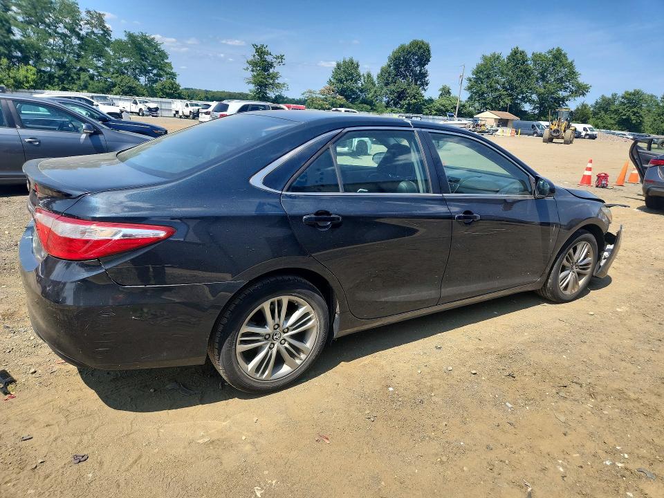 62056586 :رقم المزاد ، 4T1BF1FK2FU031236 vin ، 2015 Toyota Camry مزاد بيع
