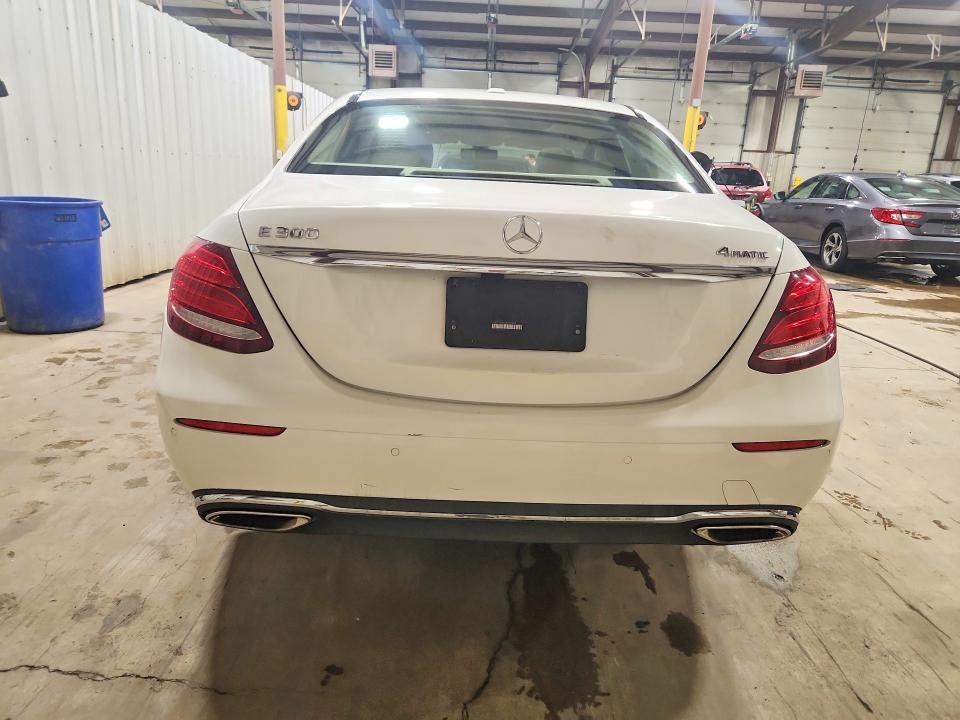 60497186 :رقم المزاد ، WDDZF4KB6JA392396 vin ، 2018 Mercedes-benz E مزاد بيع