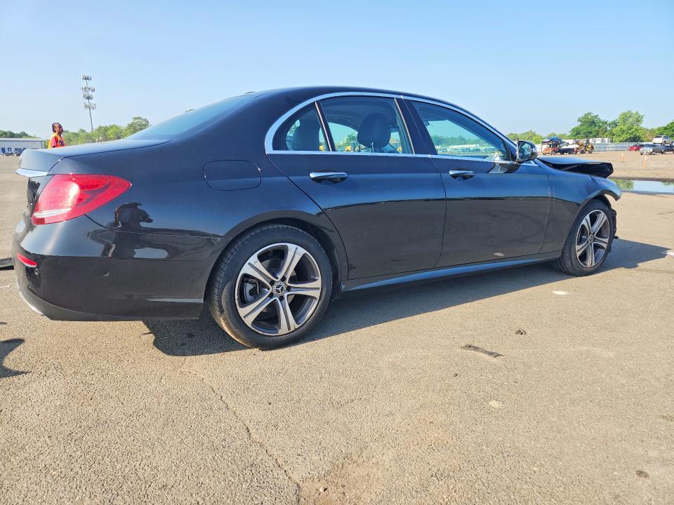 59317446 :رقم المزاد ، WDDZF4JB6JA479118 vin ، 2018 Mercedes-benz E مزاد بيع
