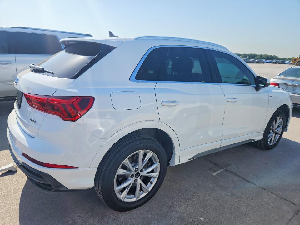 61635476 :رقم المزاد ، WA1DECF37M1045761 vin ، 2021 Audi Q3 مزاد بيع