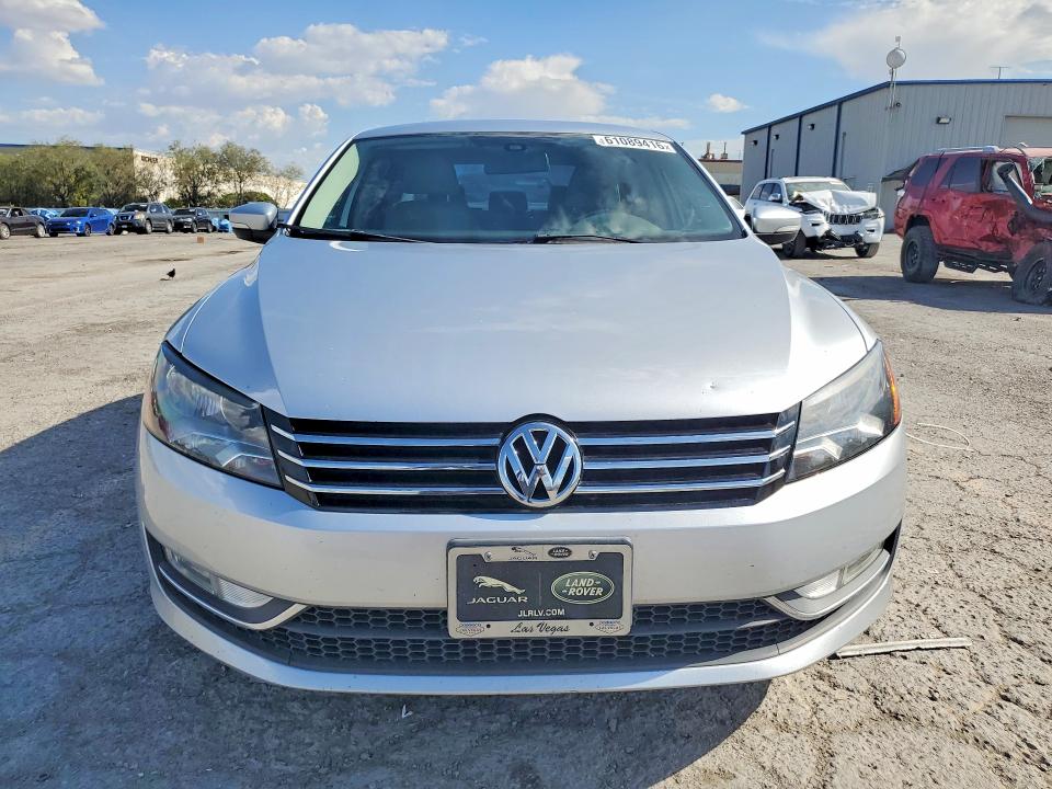 61089416 :رقم المزاد ، 1VWAS7A31FC120698 vin ، 2015 Volkswagen Passat مزاد بيع