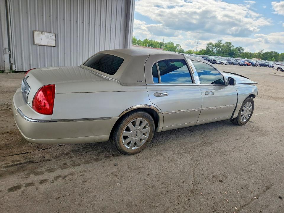 Продажа на аукционе авто 2004 Lincoln Town Car, vin: 1LNHM83W24Y665958, номер лота: 63156316