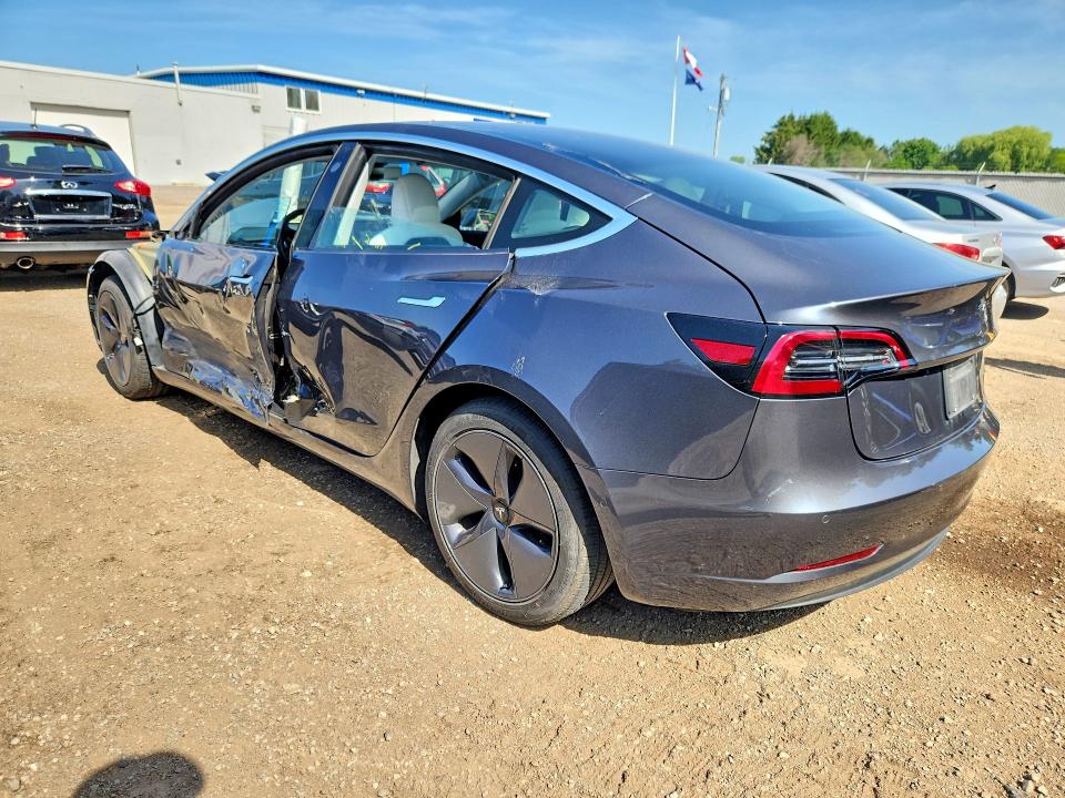 85609675 :رقم المزاد ، 5YJ3E1EB2KF407272 vin ، 2019 Tesla Model 3 مزاد بيع