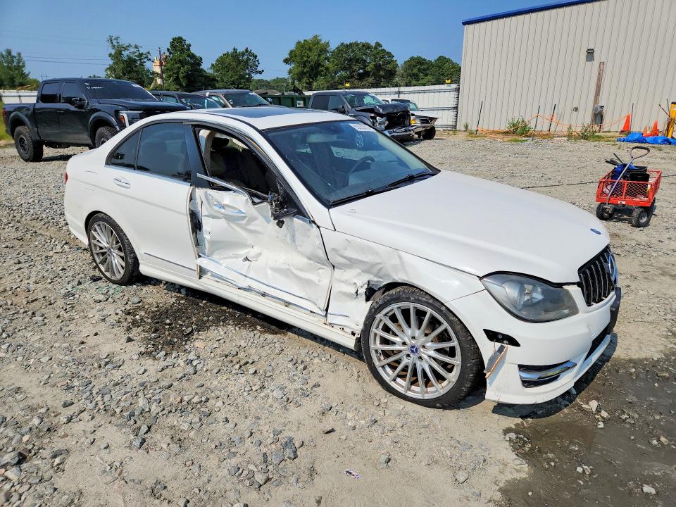 Продажа на аукционе авто 2014 Mercedes-benz C, vin: WDDGF4HB2ER302747, номер лота: 63053516