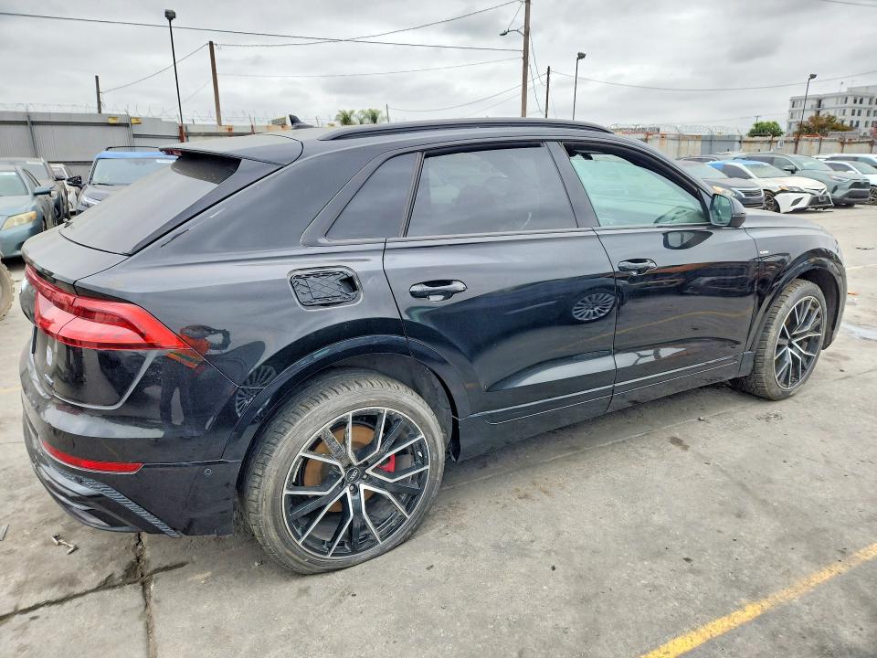 59616536 :رقم المزاد ، WA1EVAF18LD006634 vin ، 2020 Audi Q8 مزاد بيع
