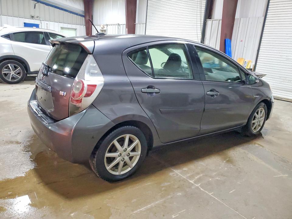 2014 Toyota Prius C მანქანა იყიდება აუქციონზე, vin: JTDKDTB35E1063649, აუქციონის ნომერი: 62102626