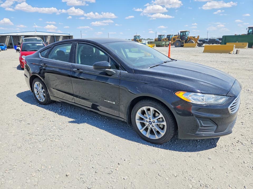 61027226 :رقم المزاد ، 3FA6P0LU5KR143801 vin ، 2019 Ford Fusion مزاد بيع