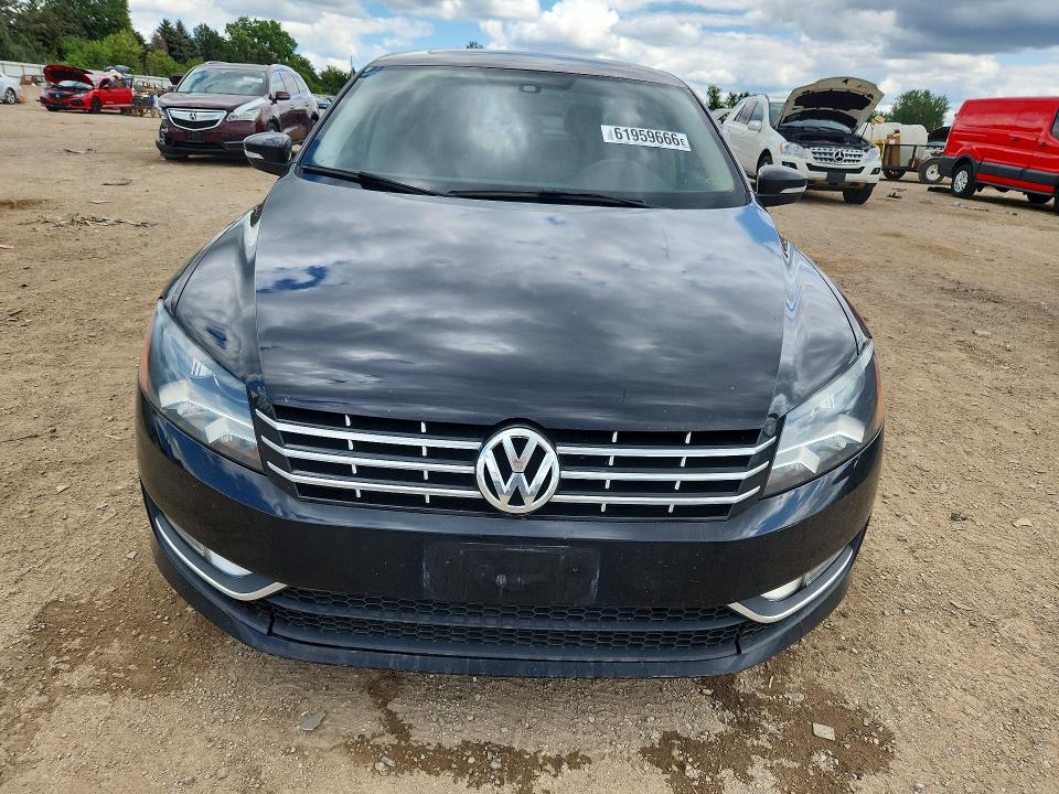 61959666 :رقم المزاد ، 1VWCN7A38EC074043 vin ، 2014 Volkswagen Passat مزاد بيع