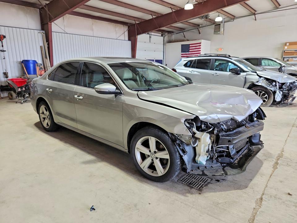 62096906 :رقم المزاد ، 1VWBN7A39CC034823 vin ، 2012 Volkswagen Passat مزاد بيع
