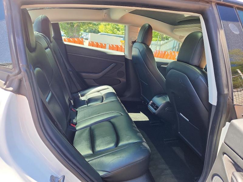 60676596 :رقم المزاد ، 5YJ3E1EA5NF285731 vin ، 2022 Tesla Model 3 مزاد بيع