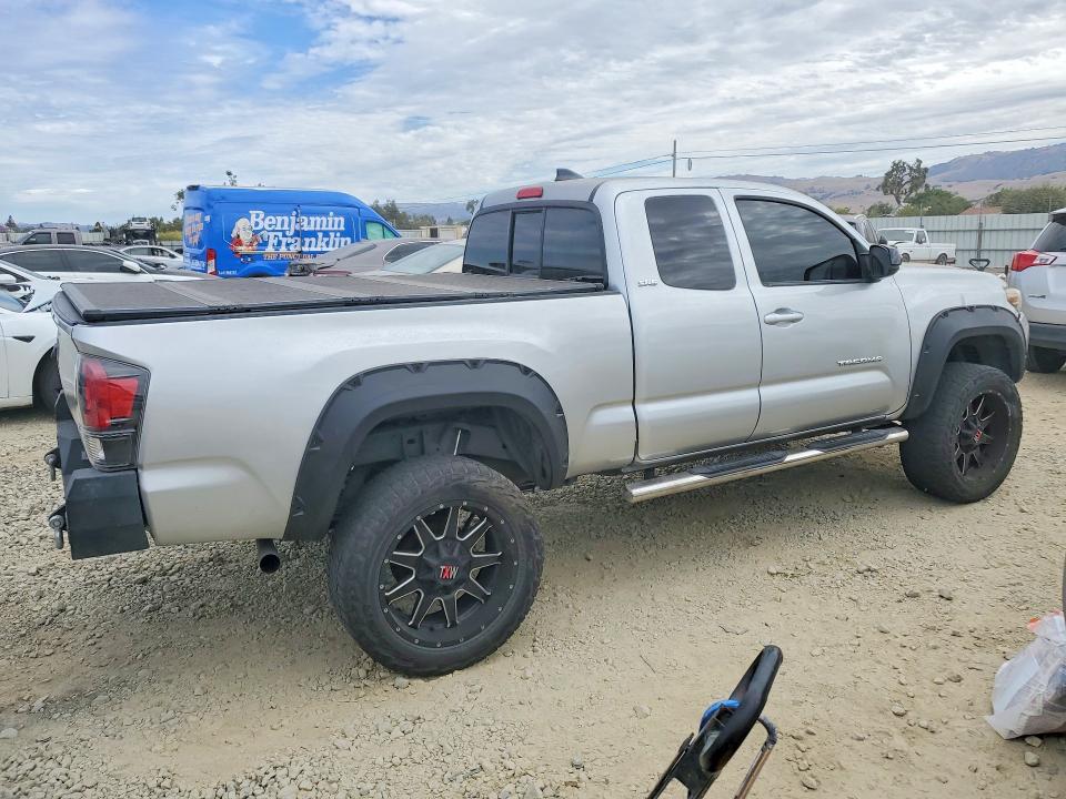 61812456 :رقم المزاد ، 5TFRZ5CN5HX042796 vin ، 2017 Toyota Tacoma مزاد بيع