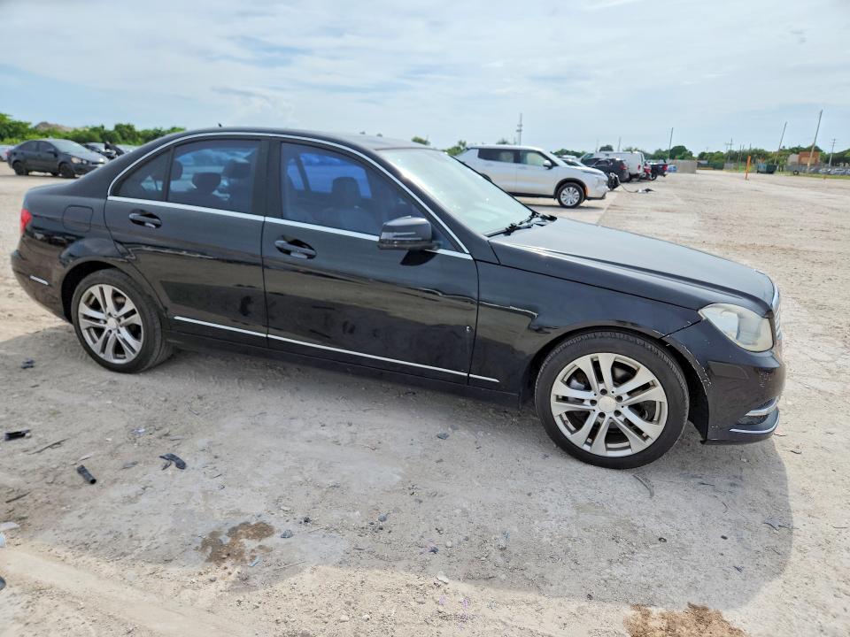Продаж на аукціоні авто 2013 Mercedes-benz C, vin: WDDGF4HB3DR270535, номер лоту: 63503636