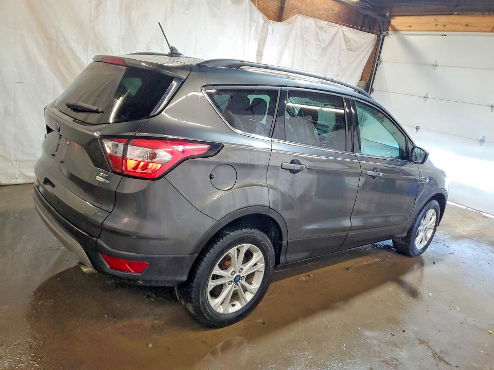 60375136 :رقم المزاد ، 1FMCU9GD1JUA18768 vin ، 2018 Ford Escape مزاد بيع