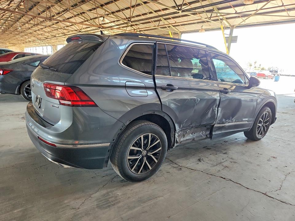 59300036 :رقم المزاد ، 3VV2B7AXXMM048116 vin ، 2021 Volkswagen Tiguan مزاد بيع