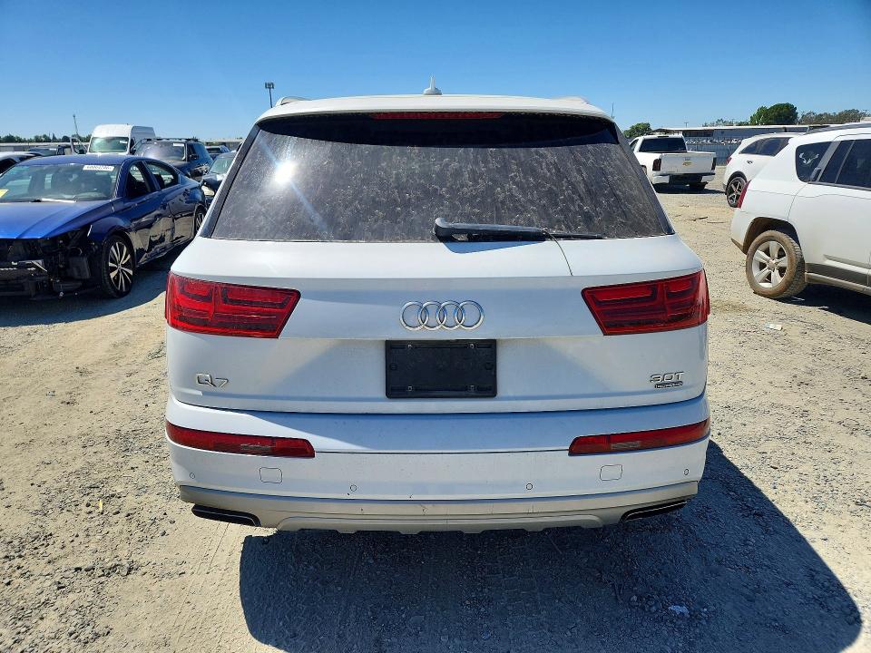 85969665 :رقم المزاد ، WA1VAAF78JD017985 vin ، 2018 Audi Q7 مزاد بيع