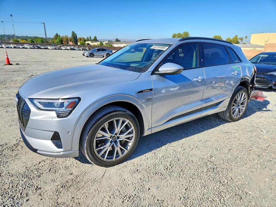 Продажа на аукционе авто 2021 Audi E-tron, vin: WA1VABGEXMB010720, номер лота: 63200066