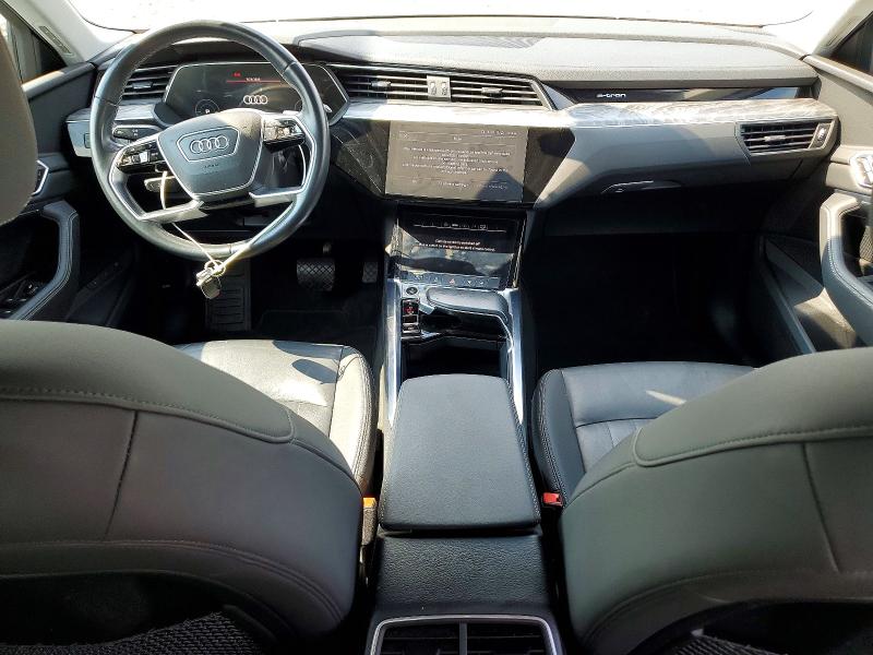 2021 Audi E-tron მანქანა იყიდება აუქციონზე, vin: WA1AAAGEXMB015215, აუქციონის ნომერი: 59686946